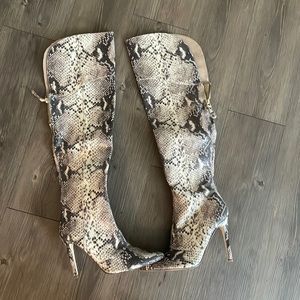 Snake skin thigh, high boots